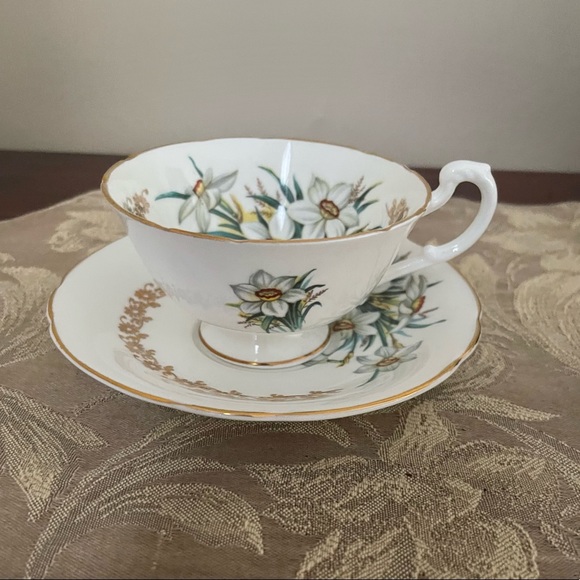 Vintage Hamilton Daisy Teacup & Saucer - Picture 1 of 11